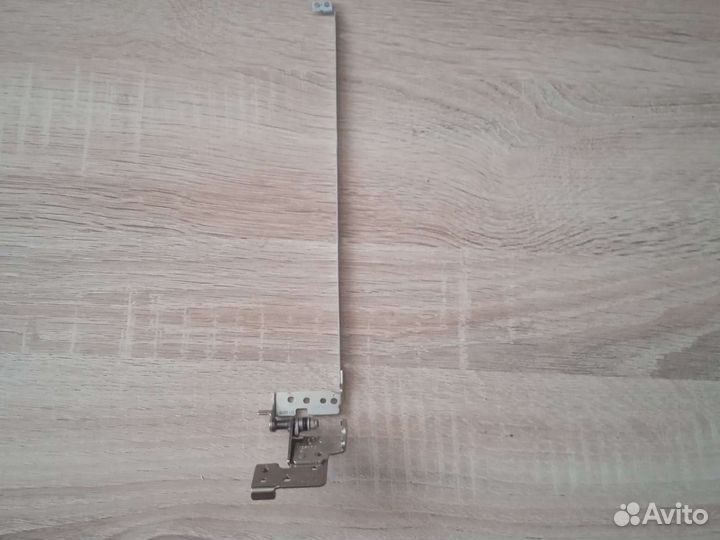 Правая петля Samsung NP350V5C