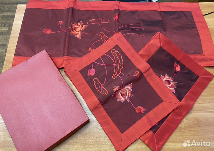 Дорожка и салфетки на стол