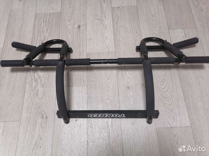 Турник в дверной проем torneo