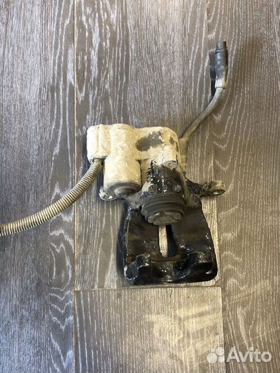 Задний правый суппорт Audi S8 D3 V10