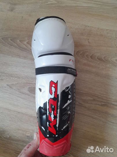Щитки хоккейные CCM