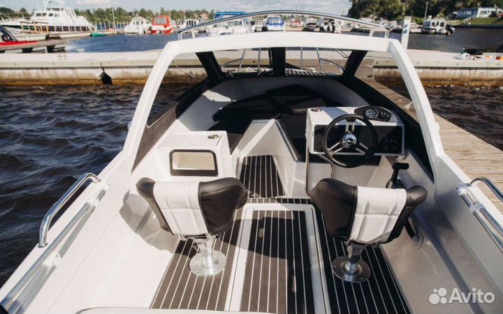 Катер Phoenix 530 HT