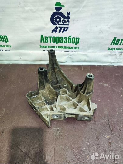 Кронштейн крепления двигателя Skoda Superb 2