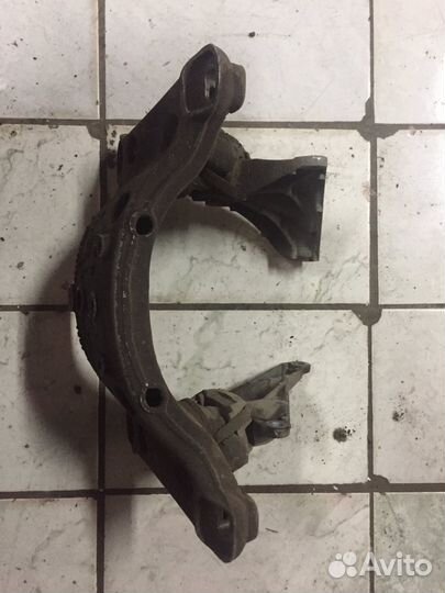 Кронштейн АКПП Audi A8 D3 4.2