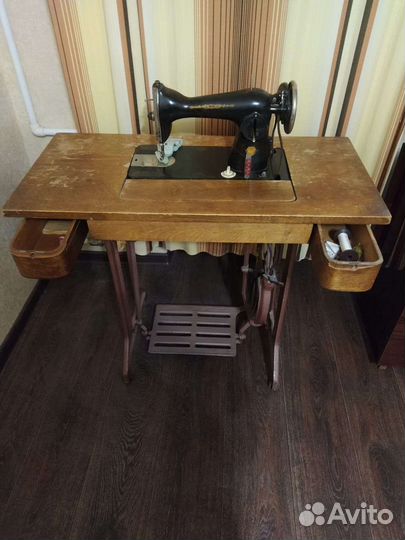 Швейная машинка ножная СССР