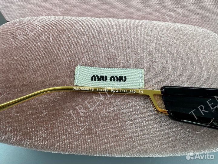 Солнцезащитные очки Miu Miu