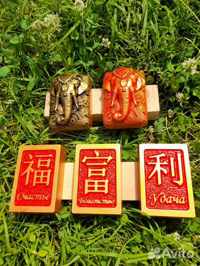 Китайские символы и индийский слон