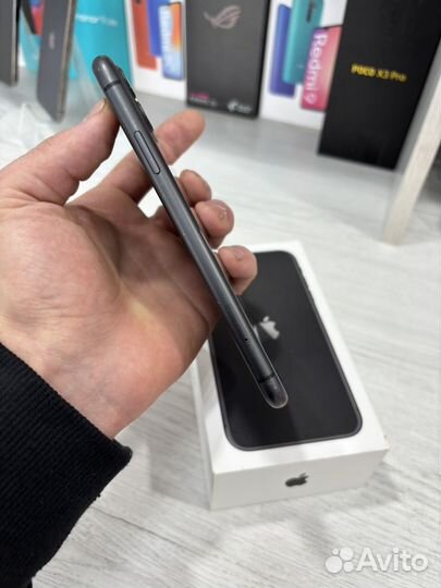iPhone 11, 64 ГБ