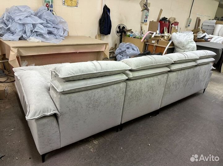 Дизайнерский угловой диван с пуфом