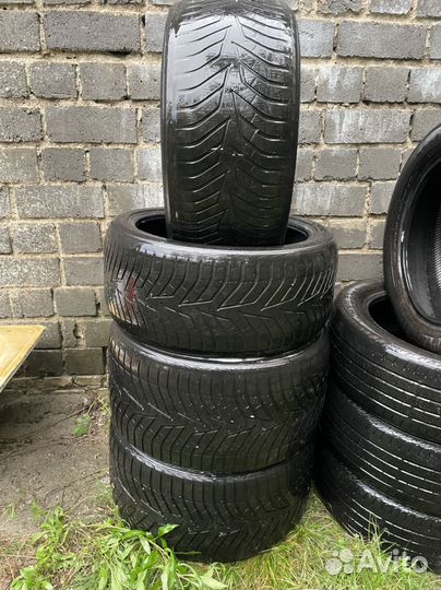 Yokohama BlueEarth RV02 285/35 R21 27