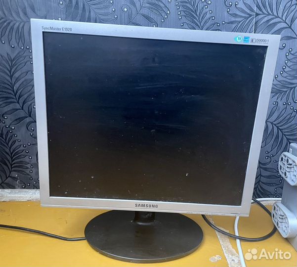 Монитор Samsung