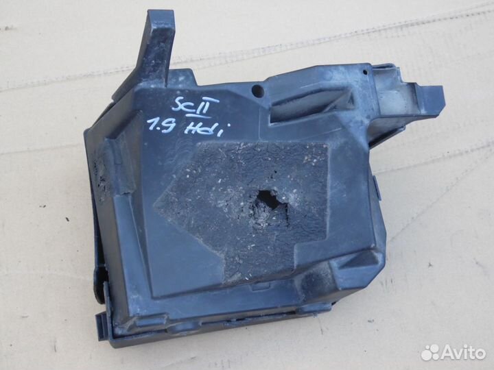Корпус блока предохранителей Рено Меган Сценик 2