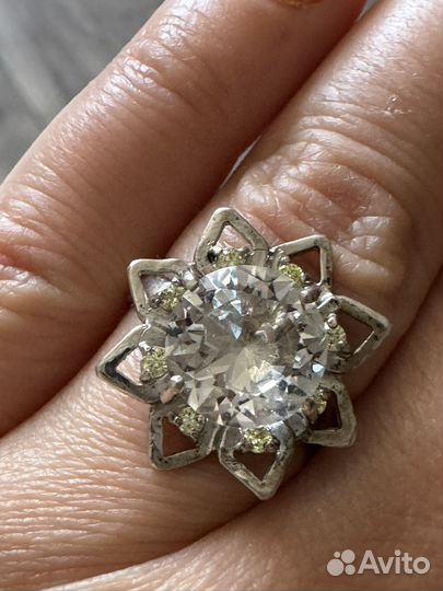 Серебряное кольцос топазом
