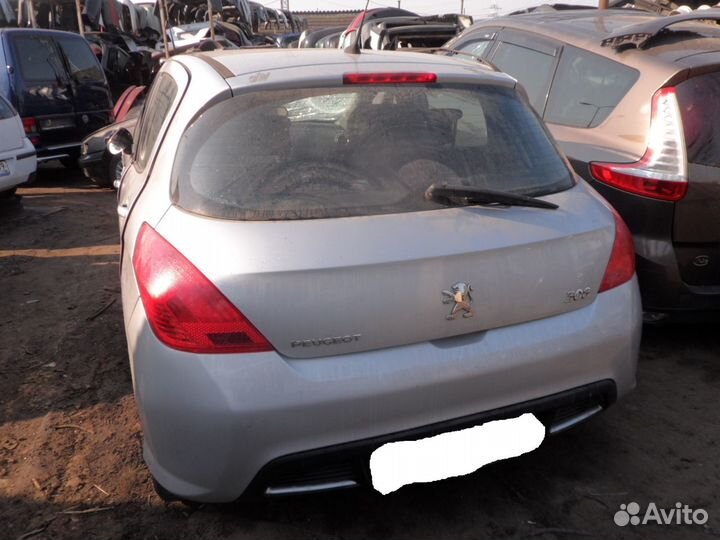 Peugeot 308 задняя дверь