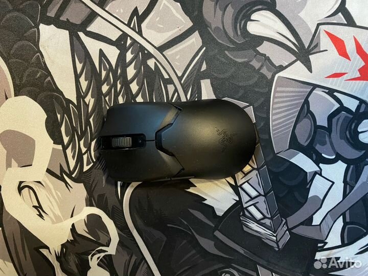 Игровой компьютер с монитором и клавиатурой