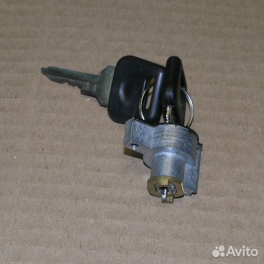 Личинка замка двери маз старого образца (замок ижк