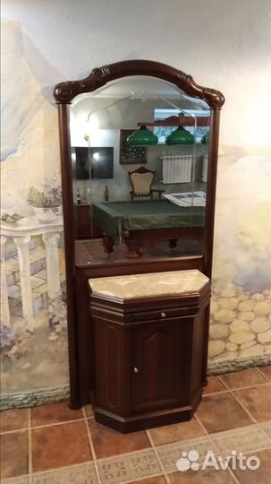 Прихожая из массива в классическом стиле