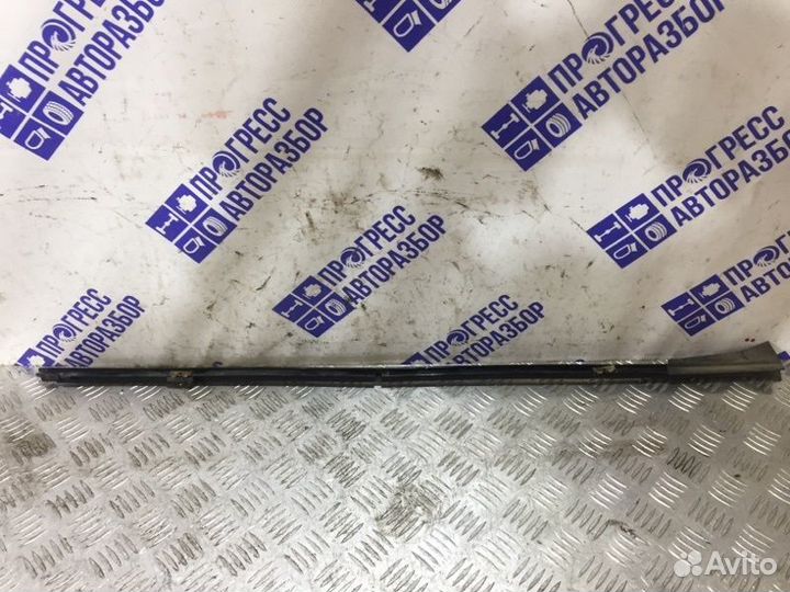 Молдинг двери правый Cadillac Sts седан LH2 4.6