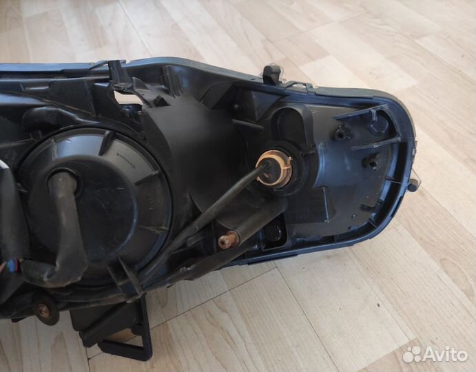 Фара левая Mitsubishi Outlander Lancer