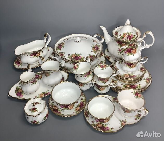 Посуда из английского сервиза Розы старой Англии