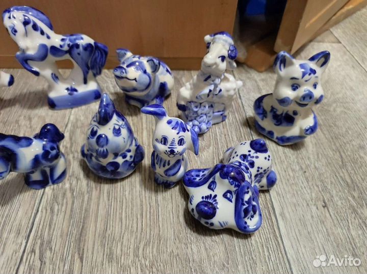 Гжель фигурки лошадь, курочка,свинья,тигр