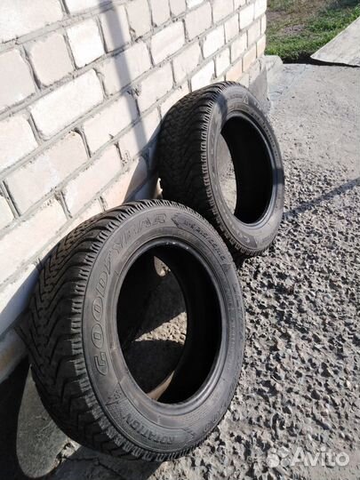 Goodyear UltraGrip 500 215/65 R16
