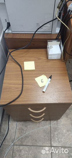 Тумбочка на колесиках