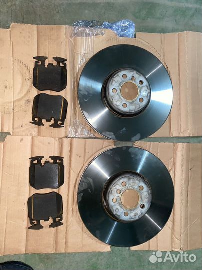 Оригинальные тормозные диски и колодки