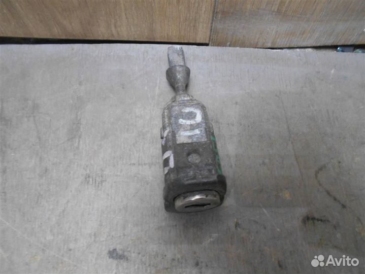 Личинка замка двери от Skoda Octavia (A4 1U) 200