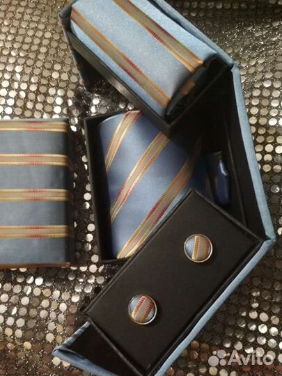 Галстук в коробке