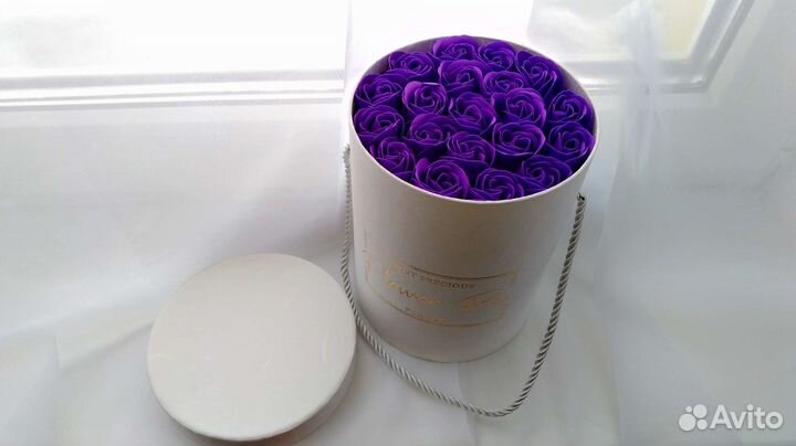 Мыльные розы в шляпной коробке