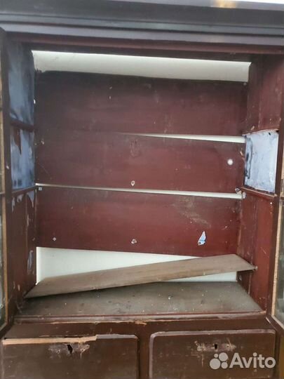 Верхние части старинных горок-буфетов