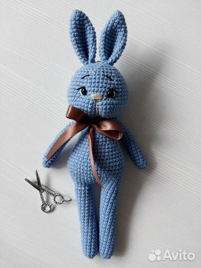 Вязаный зайка игрушка ручная работа