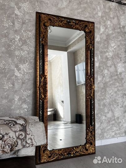 Напольное зеркало