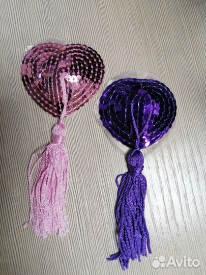 Пэстисы. Украшение на грудь