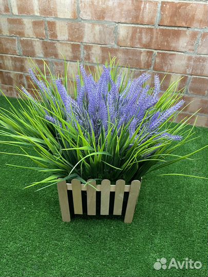 Искуственны цветы в корзине