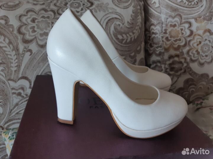 Белые туфли