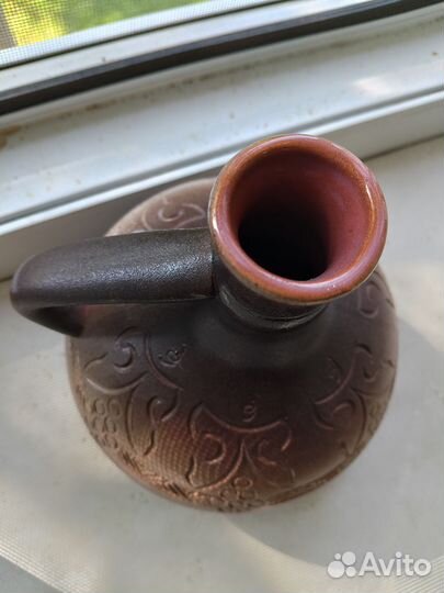 Глиняный кувшин для вина