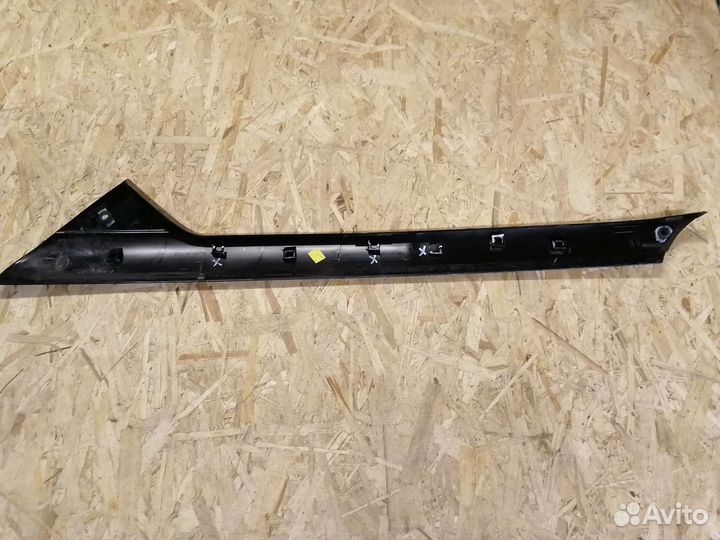 Накладка лобового стекла левая Ford Explorer 5