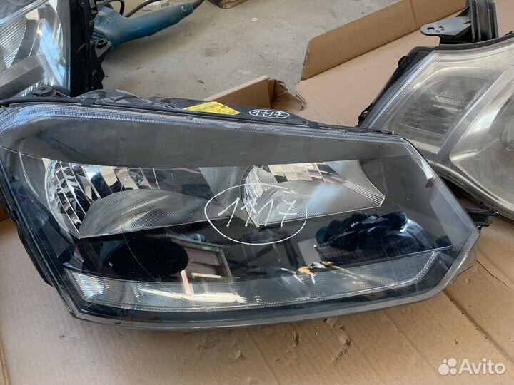 Фара правая skoda yeti 2