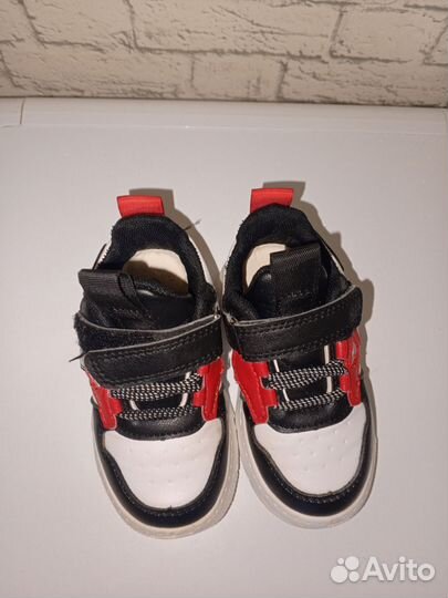 Кроссовки детские 22 размер