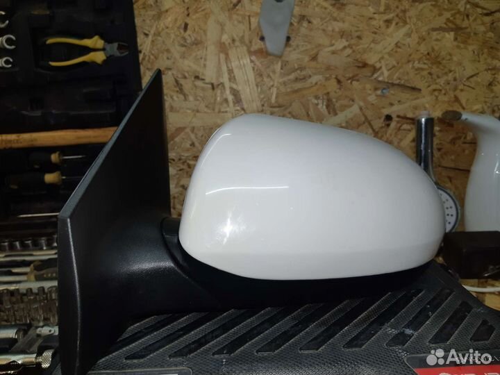 Зеркало заднего вида левое