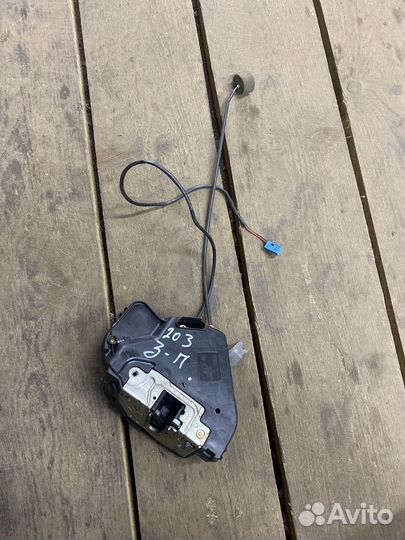 Замок задней правой двери mercedes w203