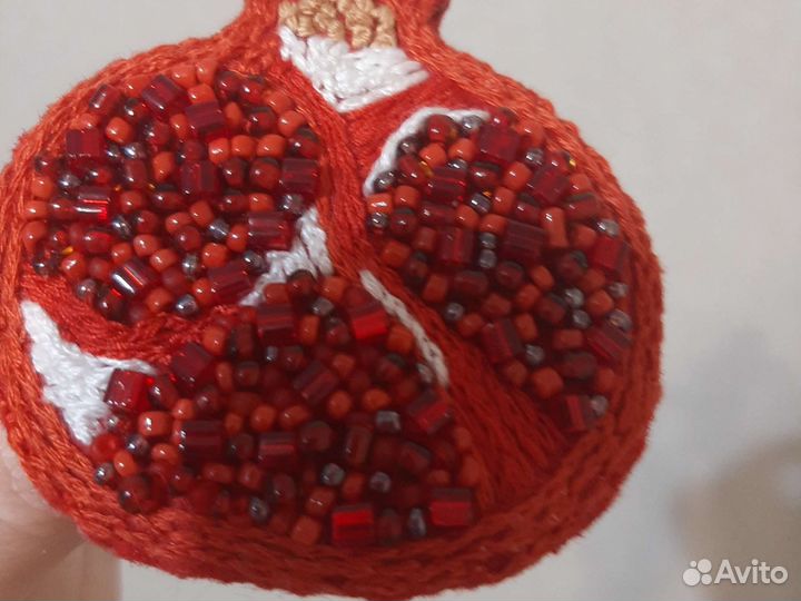 Брошь гранат