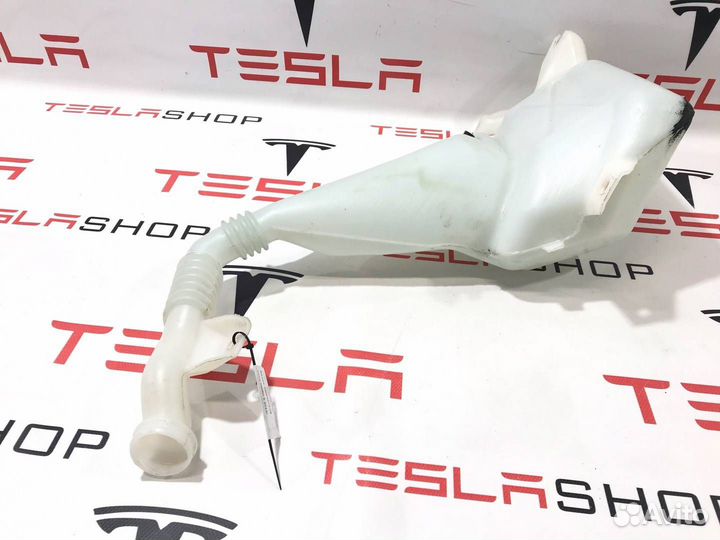 Бачок омывателя Tesla Model S 2015 1005400-00-B
