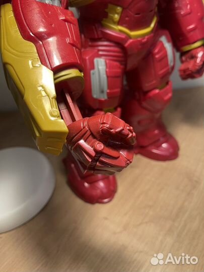 Железный человек робот