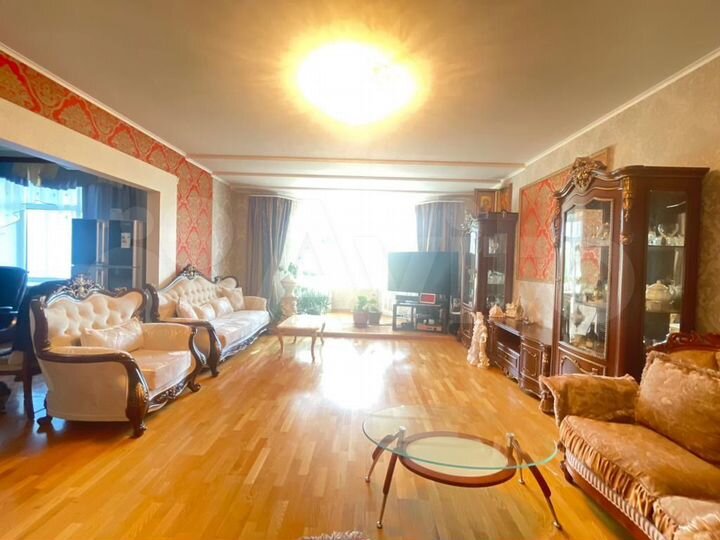 3-к. квартира, 136,8 м², 4/8 эт.