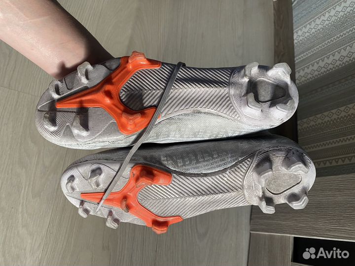 Футбольные бутсы