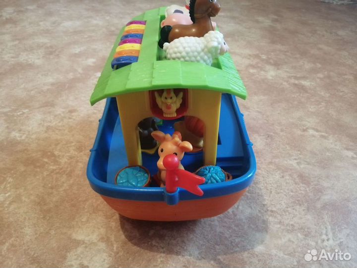 Игрушка-корабль