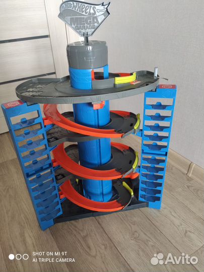 Трек hot wheels mega garage